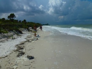 Barefoot beach at high tide Barefoot beach at high tide