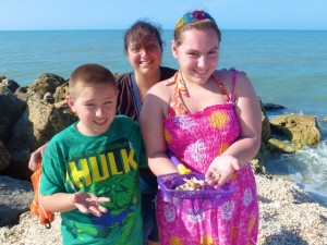 Steven, Kathryn, Jessica ny shelling captiva