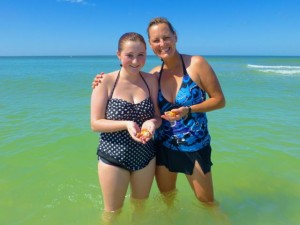 Gracie, Stacey Family shelling captiva Gracie, Stacey Family shelling captiva