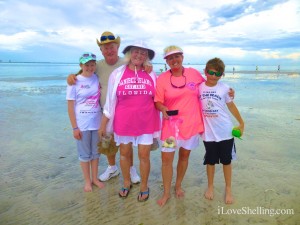 family finds seashells Sanibel family finds seashells Sanibel