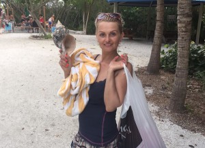 Maria Monrovia found a horse conch